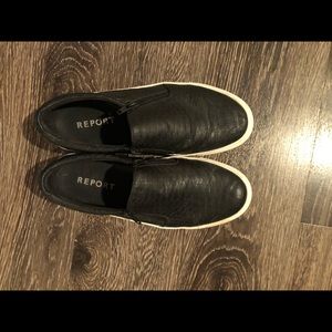 Black snake pattern shoes!